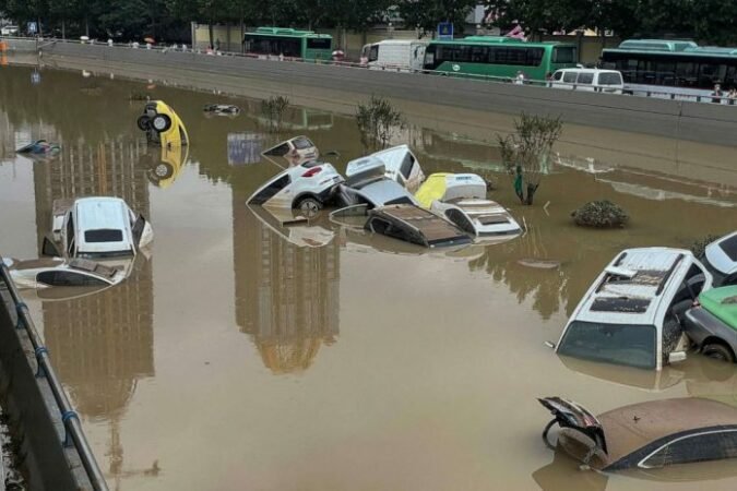 china-flooding2-gty-ml-210721_1626890777105_hpEmbed_3x2_992-696x464-1-675x450