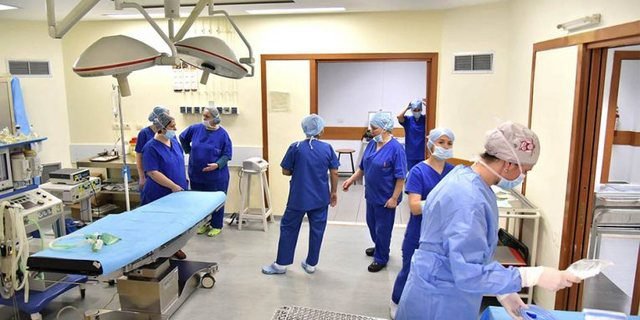-640-0-mjeke-spital-765x383-1788763415