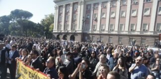 Dita e 12-të e protestës së studentëve/ Sot tubim kombëtar! Në Tiranë bashkohen pedagogë, mjekë, artistë dhe studentë nga rrethet