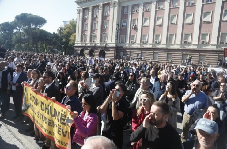 Dita e 12-të e protestës së studentëve/ Sot tubim kombëtar! Në Tiranë bashkohen pedagogë, mjekë, artistë dhe studentë nga rrethet