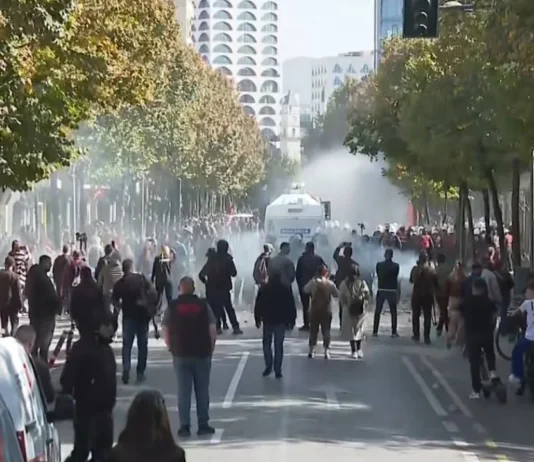 Policia: 33 të arrestuar dhe 41 të proceduar pas protestës në Tiranë, mes tyre 6 të mitur 20 tetor 2026