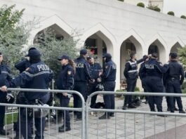 1 mijë efektivë, 2 makina ujëhedhëse dhe forcat FNSH e “Shqiponjat” para Parlamentit për protestën studentore