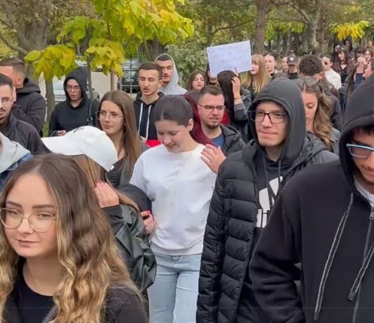 Bojkotohet mësimi në universitetin e Korçës, studentët thirrje për protestë paqësore