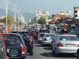 Dyfishohet taksa vjetore e makinave: Automjetet e vjetra dhe ato me naftë do paguajnë më shumë (Tabelat)