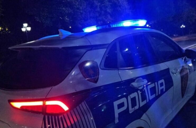 Agravon konflikti mes të rinjve në Korçë, plagoset me thikë 19-vjeçari! Në pranga autori i dyshuar