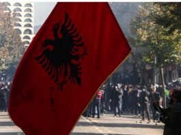 Revolta e të rinjve: Pedagogët sot në protestë në orën 10:00, marshim masiv në mbështetje të studentëve
