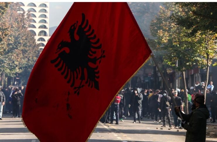 Revolta e të rinjve: Pedagogët sot në protestë në orën 10:00, marshim masiv në mbështetje të studentëve