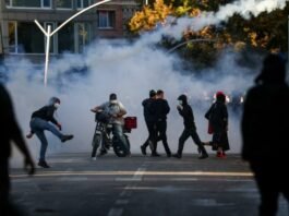 Protestat e studentëve, policia njoftim zyrtar: 10 të arrestuar, 20 persona në kërkim