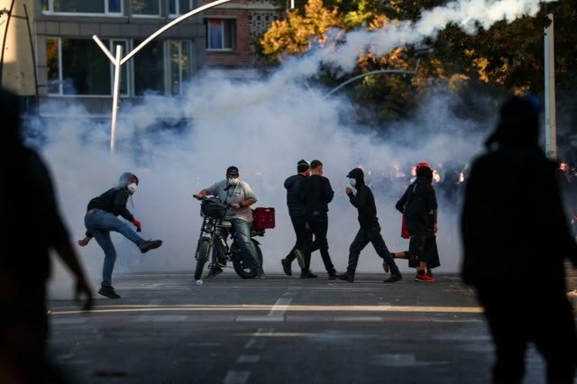 Protestat e studentëve, policia njoftim zyrtar: 10 të arrestuar, 20 persona në kërkim
