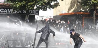 Qeveria krijon regjistrin e protestuesve të dyshuar për dhunë: Kufizime në kufi edhe pa vendim gjykate