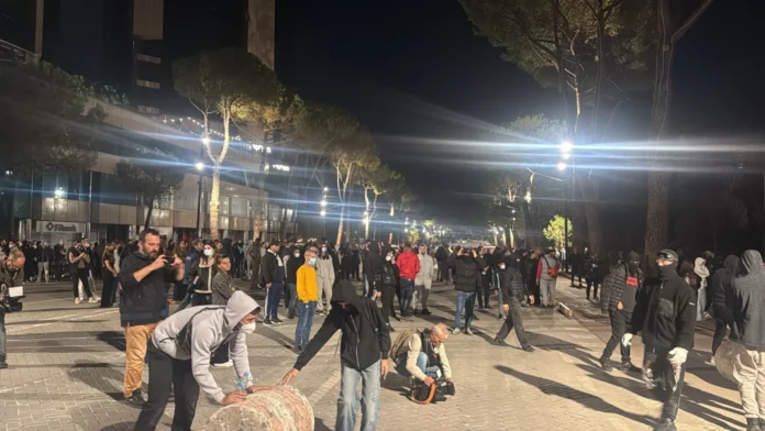 protestuesit
