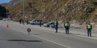 Protesta kombëtare/ Policia “blindon” rrugën e Arbrit, ndalohen disa makina!