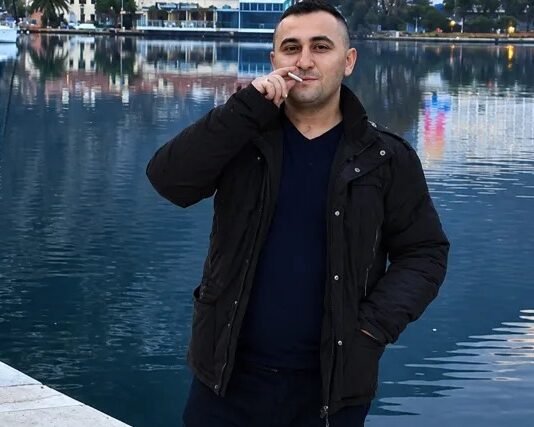 U gjet pa shenja jete brenda automjetit në Tiranë, 46-vjeçari ishte shoferi i deputetit Eduart Shalsi